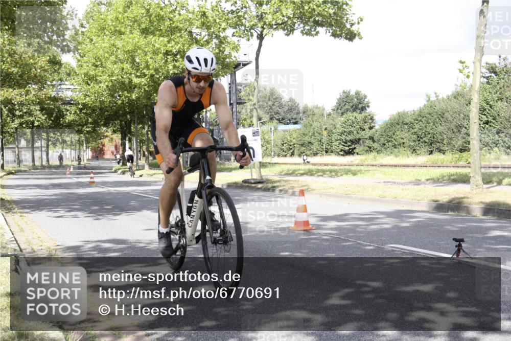 11.08.2024 - GEWOBA Citytriathlon Bremen H.Heesch http://msf.ph/oto/6770691 11.08.2024 12:15:23 Radfahren 744, 754, 897, 991 meine-sportfotos.de