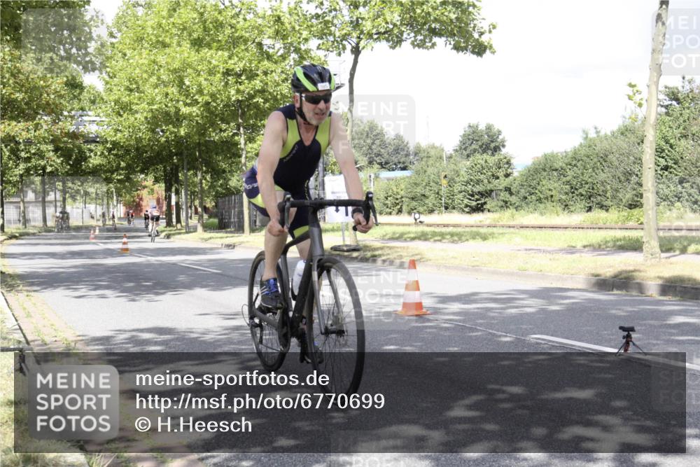 11.08.2024 - GEWOBA Citytriathlon Bremen H.Heesch http://msf.ph/oto/6770699 11.08.2024 12:15:43 Radfahren 744, 786, 790, 791, 897, 985, 989, 1020, 1036 meine-sportfotos.de