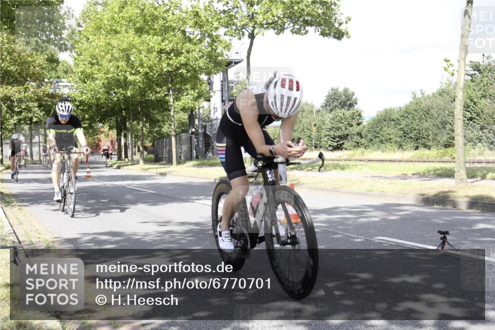 11.08.2024 - GEWOBA Citytriathlon Bremen H.Heesch http://msf.ph/oto/6770701 11.08.2024 12:15:49 Radfahren 767, 780, 786, 790, 791, 985, 989, 1020, 1036 meine-sportfotos.de