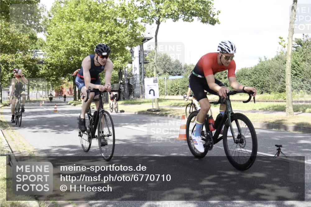 11.08.2024 - GEWOBA Citytriathlon Bremen H.Heesch http://msf.ph/oto/6770710 11.08.2024 12:15:53 Radfahren 767, 780, 786, 790, 791, 985, 989, 1020, 1036 meine-sportfotos.de
