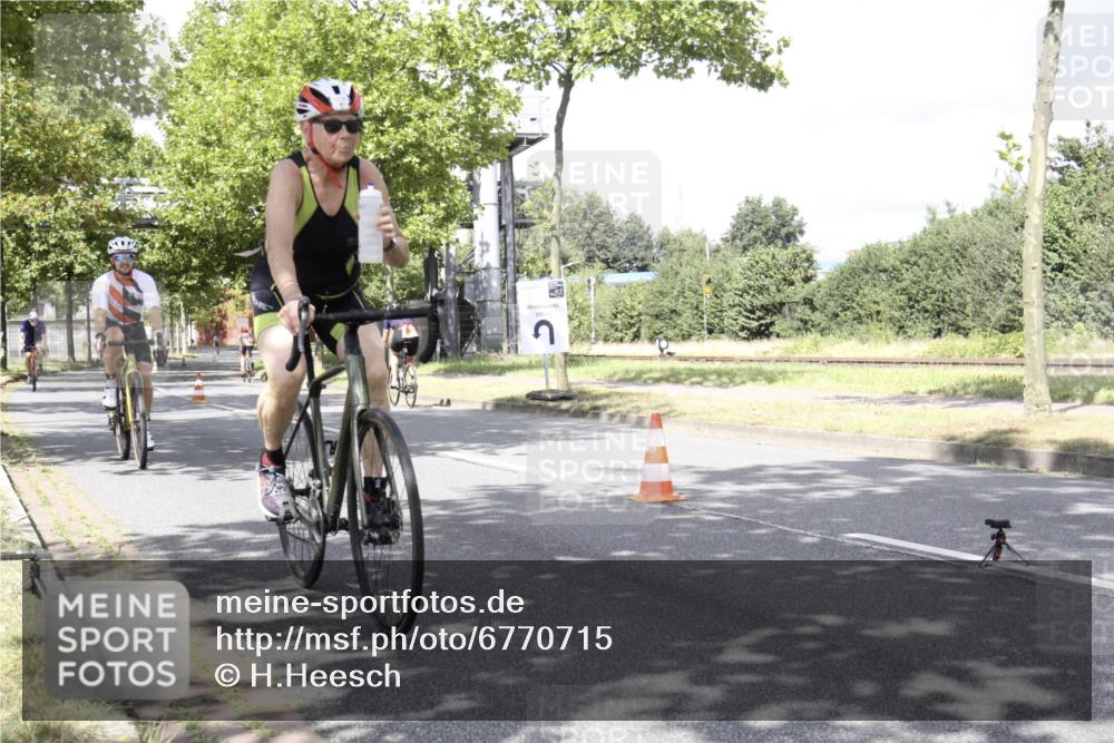 11.08.2024 - GEWOBA Citytriathlon Bremen H.Heesch http://msf.ph/oto/6770715 11.08.2024 12:15:54 Radfahren 767, 780, 786, 790, 791, 985, 989, 1020, 1036 meine-sportfotos.de