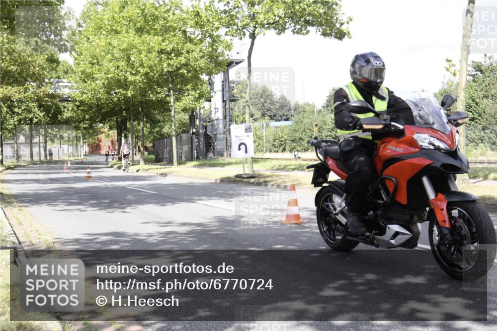 11.08.2024 - GEWOBA Citytriathlon Bremen H.Heesch http://msf.ph/oto/6770724 11.08.2024 12:16:00 Radfahren 767, 780, 786, 790, 791, 800, 989, 1020, 1036 meine-sportfotos.de