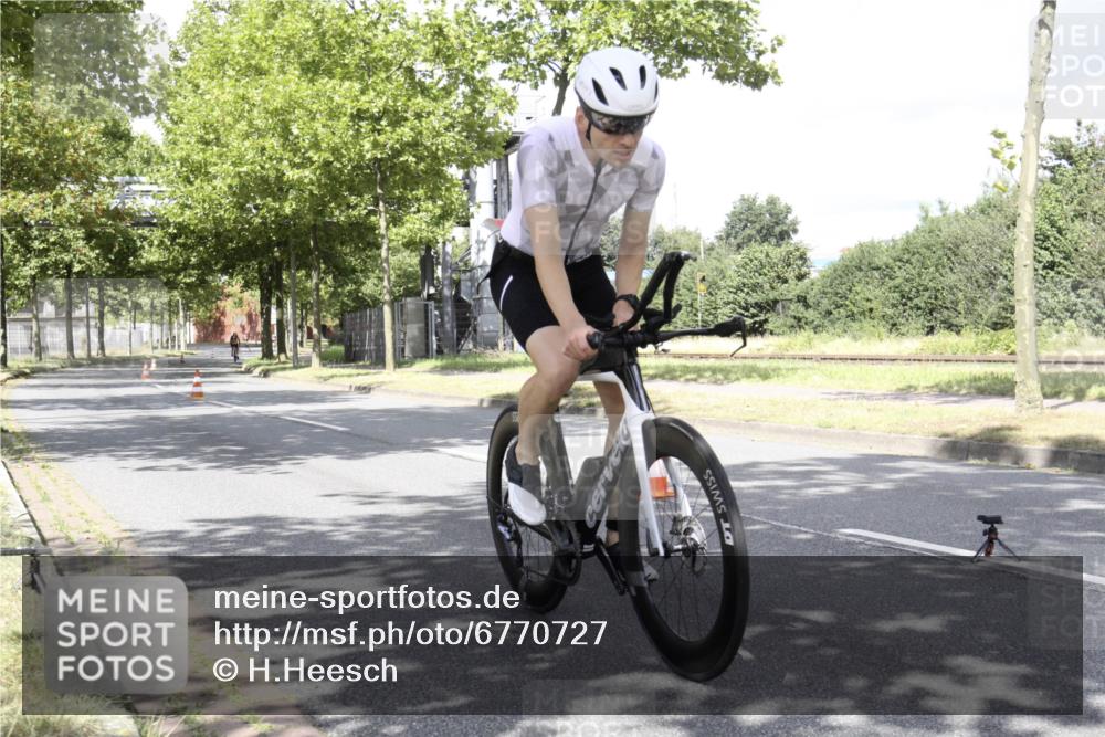 11.08.2024 - GEWOBA Citytriathlon Bremen H.Heesch http://msf.ph/oto/6770727 11.08.2024 12:16:06 Radfahren 767, 780, 790, 791, 800 meine-sportfotos.de