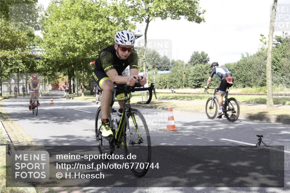 11.08.2024 - GEWOBA Citytriathlon Bremen H.Heesch http://msf.ph/oto/6770744 11.08.2024 12:16:36 Radfahren 758, 771, 834, 846, 965, 967, 1000, 1039 meine-sportfotos.de