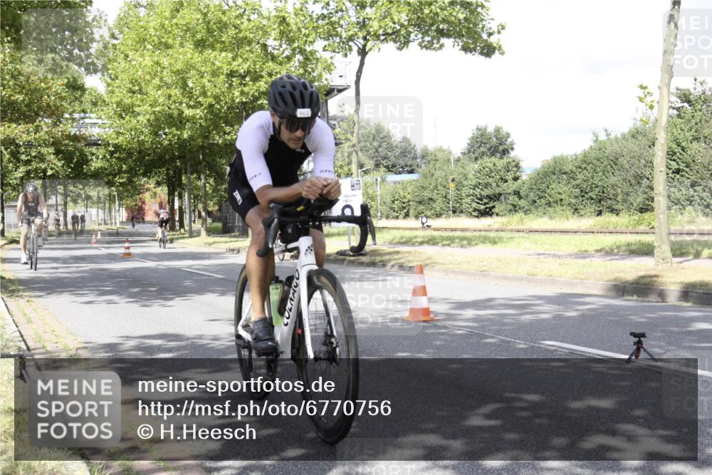 11.08.2024 - GEWOBA Citytriathlon Bremen H.Heesch http://msf.ph/oto/6770756 11.08.2024 12:16:55 Radfahren 846, 861, 879, 916, 952, 1039 meine-sportfotos.de