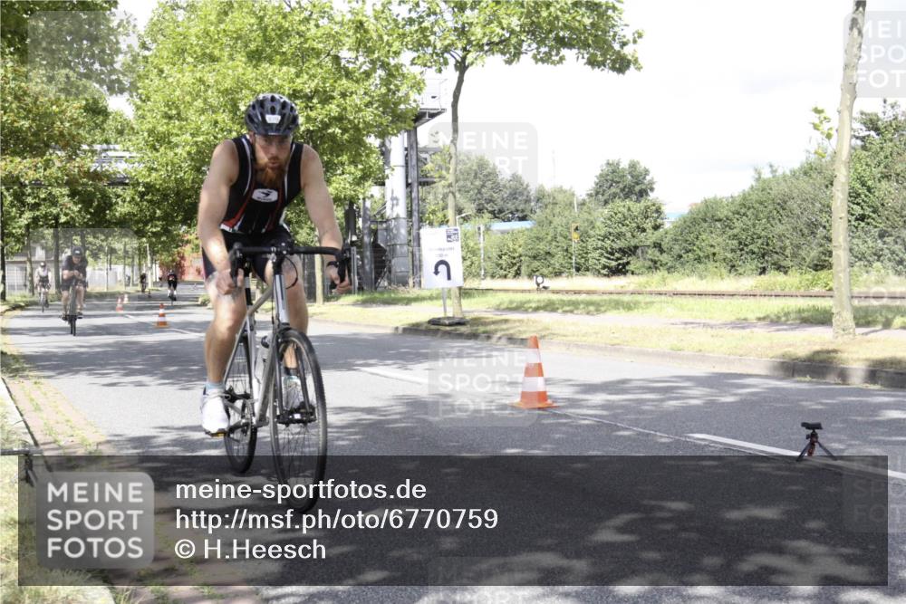 11.08.2024 - GEWOBA Citytriathlon Bremen H.Heesch http://msf.ph/oto/6770759 11.08.2024 12:16:57 Radfahren 835, 861, 879, 916, 952 meine-sportfotos.de