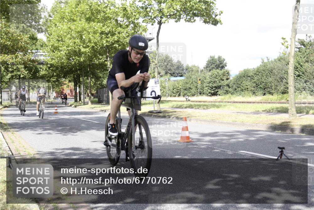 11.08.2024 - GEWOBA Citytriathlon Bremen H.Heesch http://msf.ph/oto/6770762 11.08.2024 12:16:59 Radfahren 835, 861, 879, 916, 952 meine-sportfotos.de