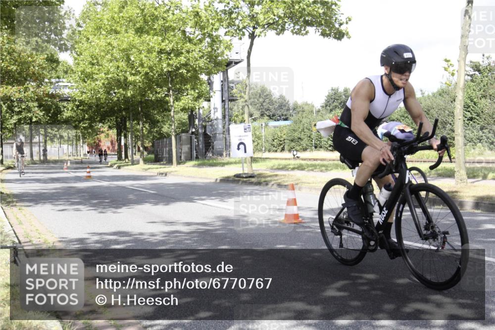 11.08.2024 - GEWOBA Citytriathlon Bremen H.Heesch http://msf.ph/oto/6770767 11.08.2024 12:17:01 Radfahren 835, 861, 879, 916, 952 meine-sportfotos.de