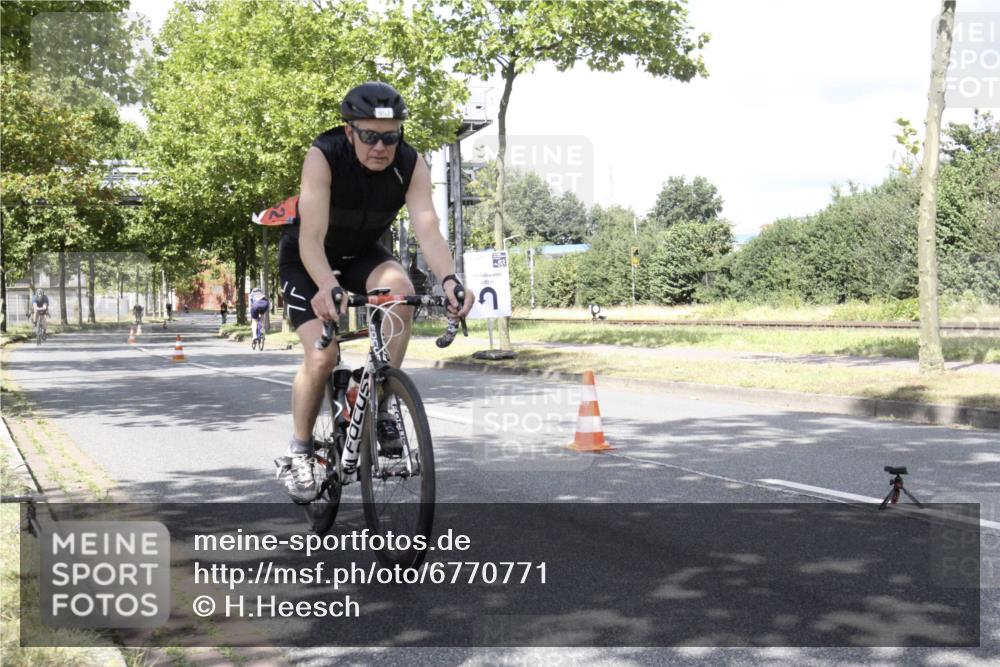11.08.2024 - GEWOBA Citytriathlon Bremen H.Heesch http://msf.ph/oto/6770771 11.08.2024 12:17:03 Radfahren 799, 835, 861, 879, 916, 952 meine-sportfotos.de