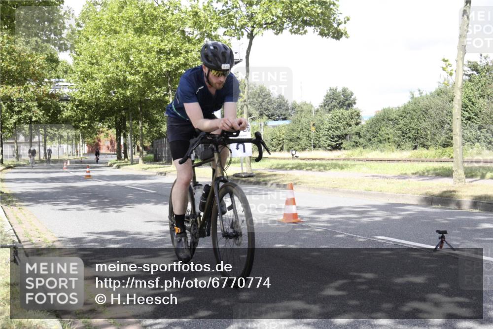 11.08.2024 - GEWOBA Citytriathlon Bremen H.Heesch http://msf.ph/oto/6770774 11.08.2024 12:17:07 Radfahren 799, 835, 861, 879, 916, 952 meine-sportfotos.de