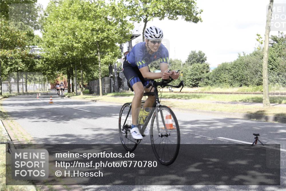 11.08.2024 - GEWOBA Citytriathlon Bremen H.Heesch http://msf.ph/oto/6770780 11.08.2024 12:17:13 Radfahren 799, 835, 916, 952 meine-sportfotos.de