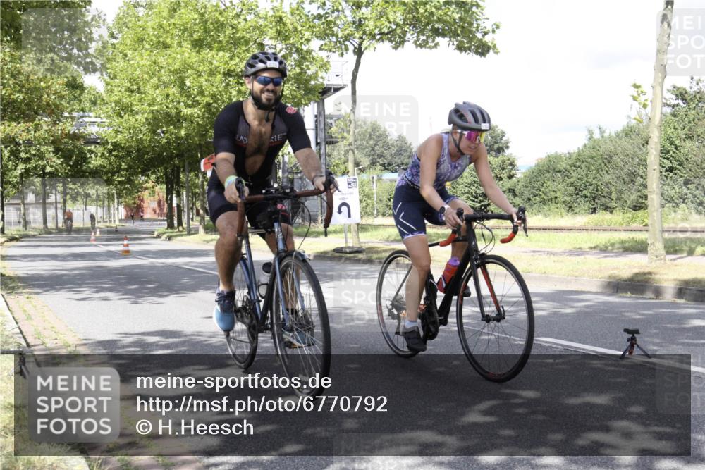 11.08.2024 - GEWOBA Citytriathlon Bremen H.Heesch http://msf.ph/oto/6770792 11.08.2024 12:17:34 Radfahren 819, 859, 874, 930, 990 meine-sportfotos.de