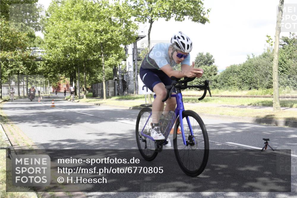 11.08.2024 - GEWOBA Citytriathlon Bremen H.Heesch http://msf.ph/oto/6770805 11.08.2024 12:17:53 Radfahren 756, 819, 871, 1002 meine-sportfotos.de