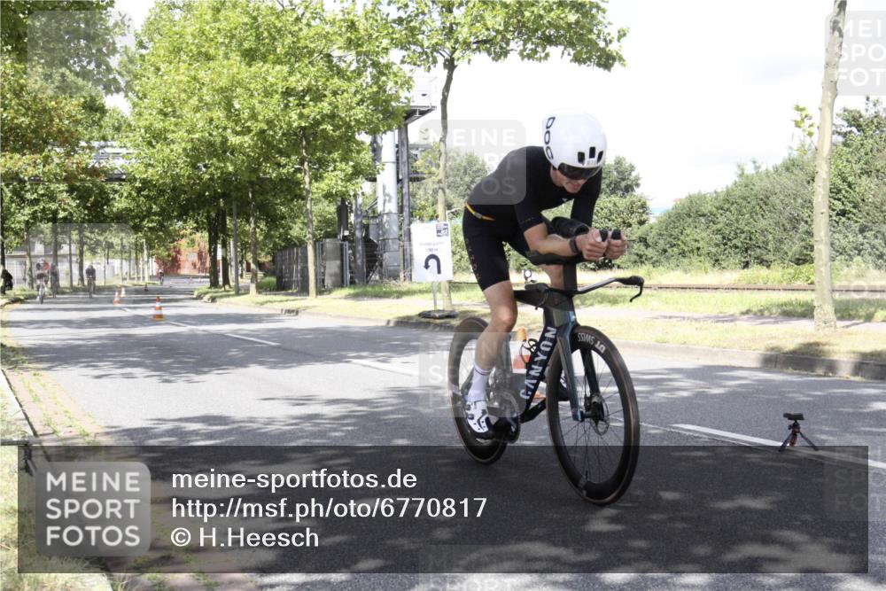 11.08.2024 - GEWOBA Citytriathlon Bremen H.Heesch http://msf.ph/oto/6770817 11.08.2024 12:18:01 Radfahren 756, 827, 868, 871, 914, 933, 1002 meine-sportfotos.de
