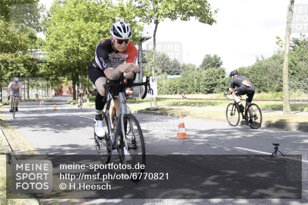 11.08.2024 - GEWOBA Citytriathlon Bremen H.Heesch http://msf.ph/oto/6770821 11.08.2024 12:18:05 Radfahren 756, 827, 868, 871, 914, 933 meine-sportfotos.de