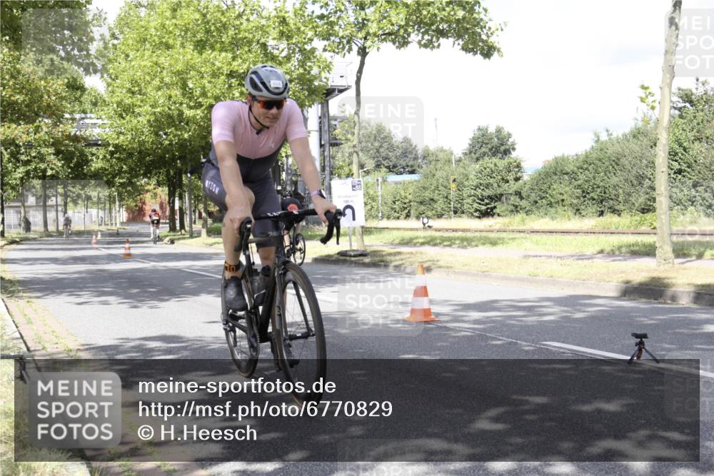 11.08.2024 - GEWOBA Citytriathlon Bremen H.Heesch http://msf.ph/oto/6770829 11.08.2024 12:18:06 Radfahren 756, 827, 868, 871, 914, 933 meine-sportfotos.de