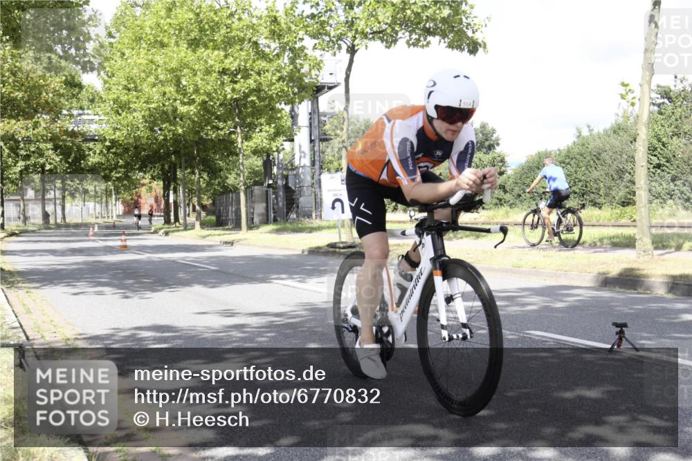 11.08.2024 - GEWOBA Citytriathlon Bremen H.Heesch http://msf.ph/oto/6770832 11.08.2024 12:18:12 Radfahren 827, 868, 871, 914, 933 meine-sportfotos.de