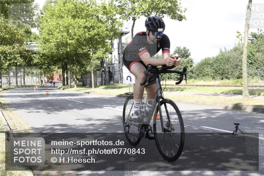 11.08.2024 - GEWOBA Citytriathlon Bremen H.Heesch http://msf.ph/oto/6770843 11.08.2024 12:18:53 Radfahren 746, 852 meine-sportfotos.de