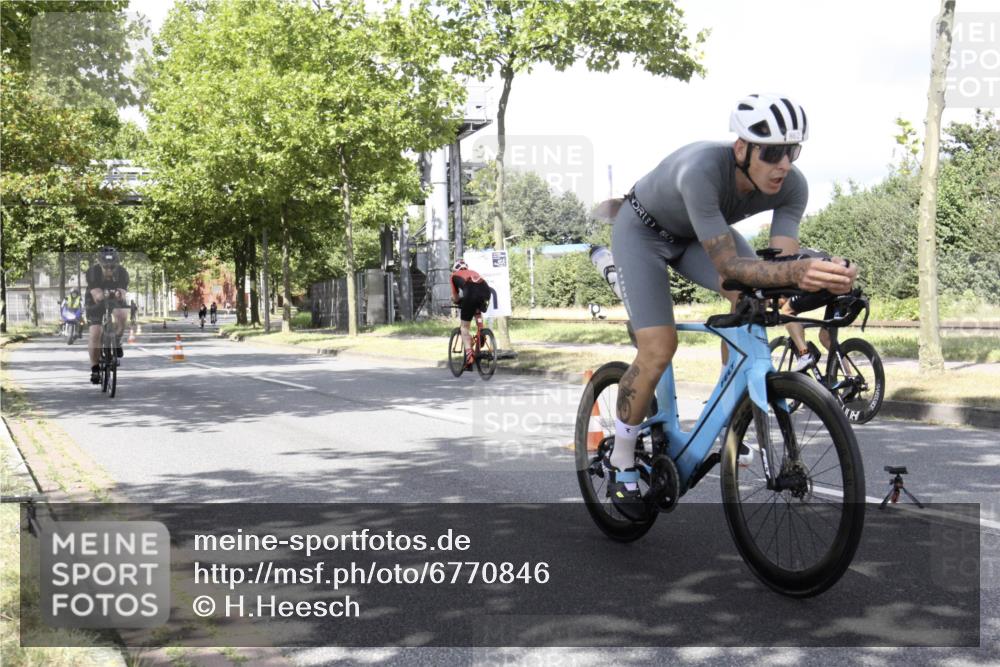 11.08.2024 - GEWOBA Citytriathlon Bremen H.Heesch http://msf.ph/oto/6770846 11.08.2024 12:19:03 Radfahren 852, 862, 1008 meine-sportfotos.de
