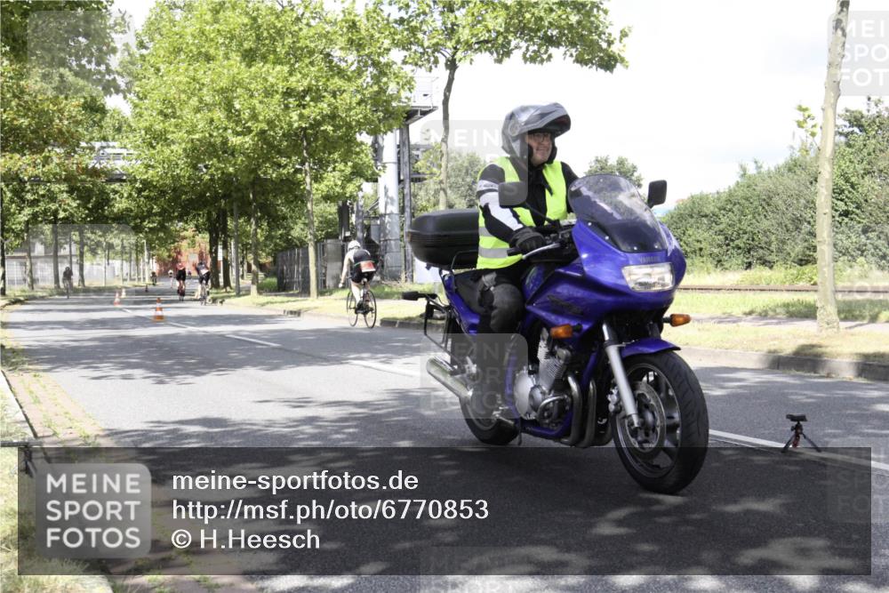 11.08.2024 - GEWOBA Citytriathlon Bremen H.Heesch http://msf.ph/oto/6770853 11.08.2024 12:19:06 Radfahren 852, 862, 1008 meine-sportfotos.de