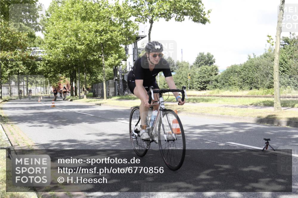 11.08.2024 - GEWOBA Citytriathlon Bremen H.Heesch http://msf.ph/oto/6770856 11.08.2024 12:19:12 Radfahren 852, 862, 900, 1008 meine-sportfotos.de