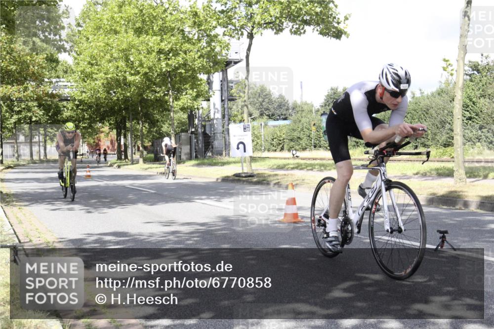 11.08.2024 - GEWOBA Citytriathlon Bremen H.Heesch http://msf.ph/oto/6770858 11.08.2024 12:19:16 Radfahren 862, 873, 900, 954, 1008 meine-sportfotos.de