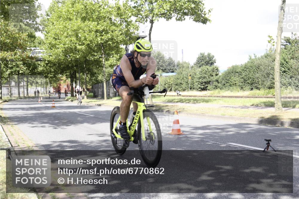 11.08.2024 - GEWOBA Citytriathlon Bremen H.Heesch http://msf.ph/oto/6770862 11.08.2024 12:19:17 Radfahren 862, 873, 900, 954, 973, 1008 meine-sportfotos.de