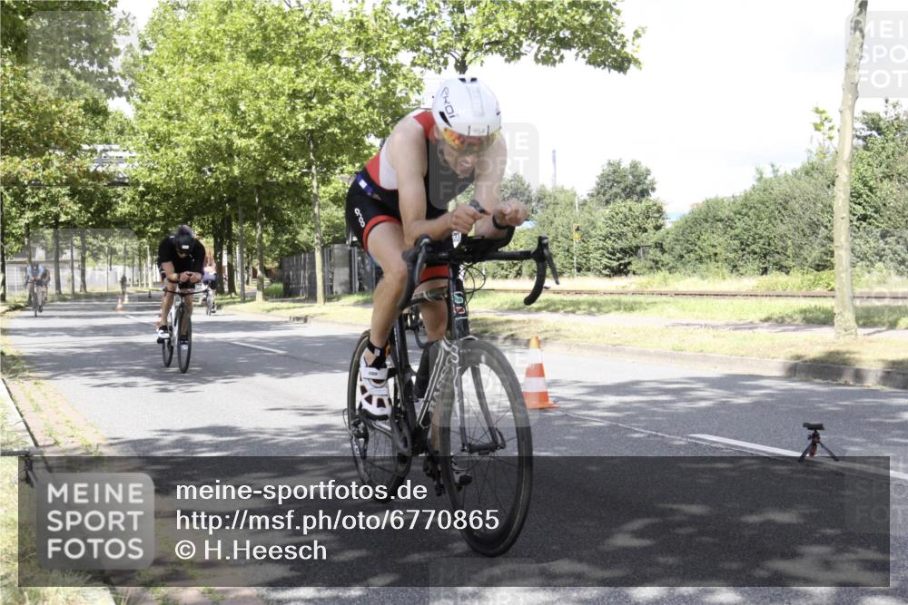 11.08.2024 - GEWOBA Citytriathlon Bremen H.Heesch http://msf.ph/oto/6770865 11.08.2024 12:19:24 Radfahren 873, 900, 954, 973, 1008, 1033 meine-sportfotos.de