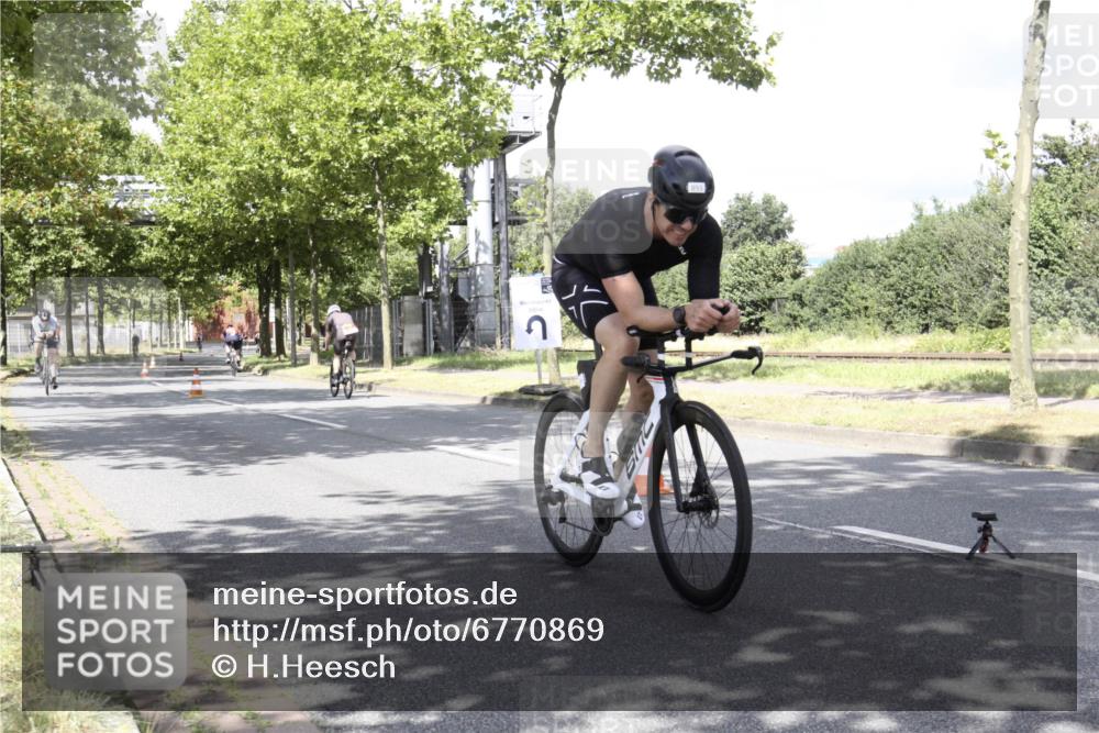 11.08.2024 - GEWOBA Citytriathlon Bremen H.Heesch http://msf.ph/oto/6770869 11.08.2024 12:19:25 Radfahren 873, 900, 954, 956, 973, 1008, 1033 meine-sportfotos.de