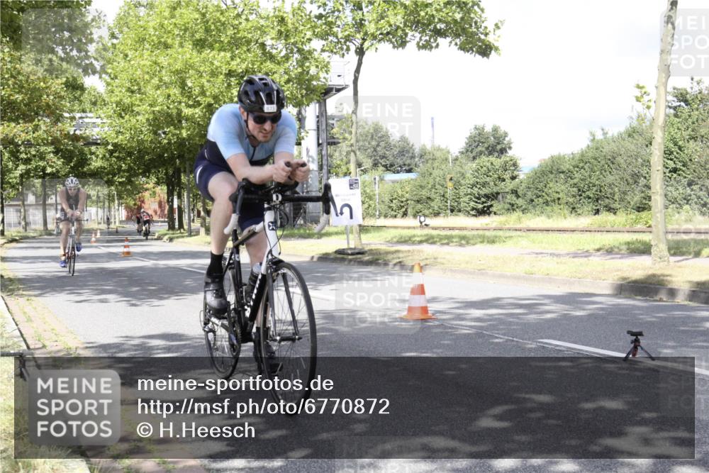 11.08.2024 - GEWOBA Citytriathlon Bremen H.Heesch http://msf.ph/oto/6770872 11.08.2024 12:19:27 Radfahren 873, 900, 954, 956, 973, 1033 meine-sportfotos.de