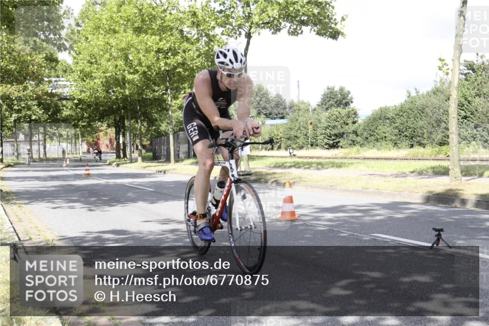 11.08.2024 - GEWOBA Citytriathlon Bremen H.Heesch http://msf.ph/oto/6770875 11.08.2024 12:19:29 Radfahren 873, 900, 954, 956, 973, 1033 meine-sportfotos.de