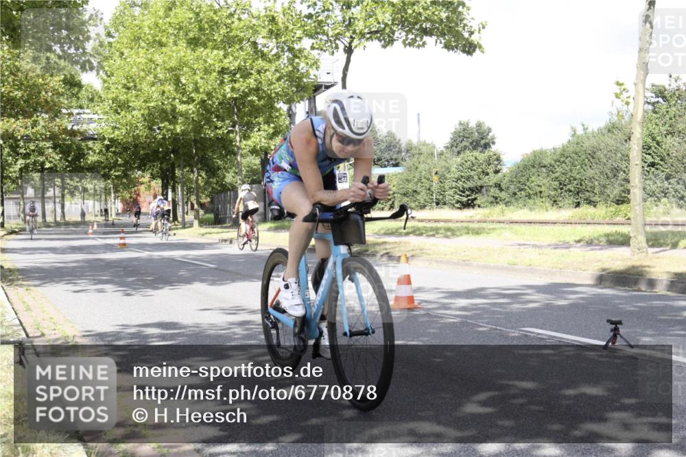 11.08.2024 - GEWOBA Citytriathlon Bremen H.Heesch http://msf.ph/oto/6770878 11.08.2024 12:19:34 Radfahren 873, 954, 956, 973, 974, 1033 meine-sportfotos.de