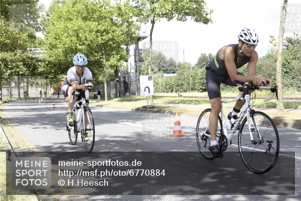 11.08.2024 - GEWOBA Citytriathlon Bremen H.Heesch http://msf.ph/oto/6770884 11.08.2024 12:19:42 Radfahren 906, 942, 956, 973, 974, 996, 1033 meine-sportfotos.de