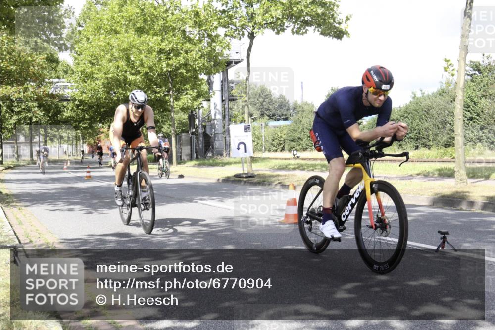 11.08.2024 - GEWOBA Citytriathlon Bremen H.Heesch http://msf.ph/oto/6770904 11.08.2024 12:20:00 Radfahren 783, 845, 877, 906, 911, 926, 942, 996, 1040 meine-sportfotos.de