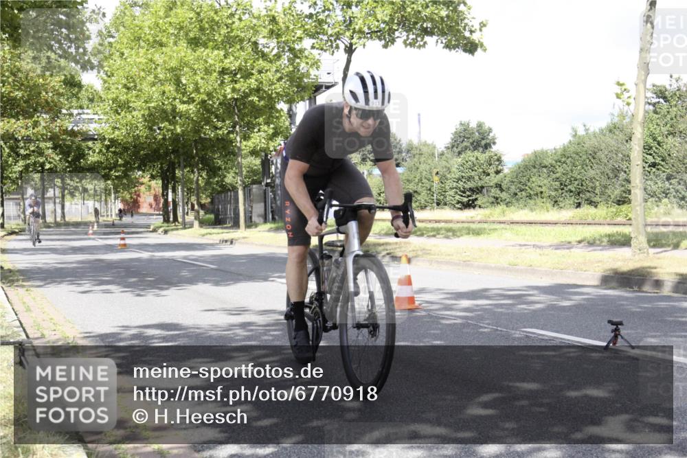 11.08.2024 - GEWOBA Citytriathlon Bremen H.Heesch http://msf.ph/oto/6770918 11.08.2024 12:20:09 Radfahren 770, 783, 836, 845, 877, 903, 911, 926, 1040 meine-sportfotos.de