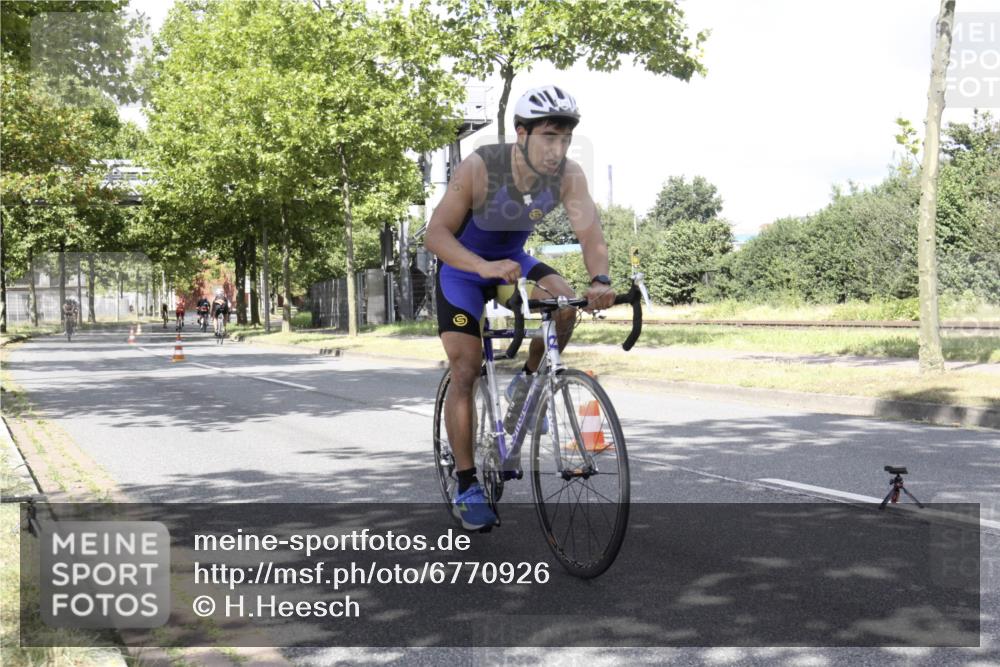 11.08.2024 - GEWOBA Citytriathlon Bremen H.Heesch http://msf.ph/oto/6770926 11.08.2024 12:20:20 Radfahren 770, 836, 890, 903, 911, 995, 1029 meine-sportfotos.de