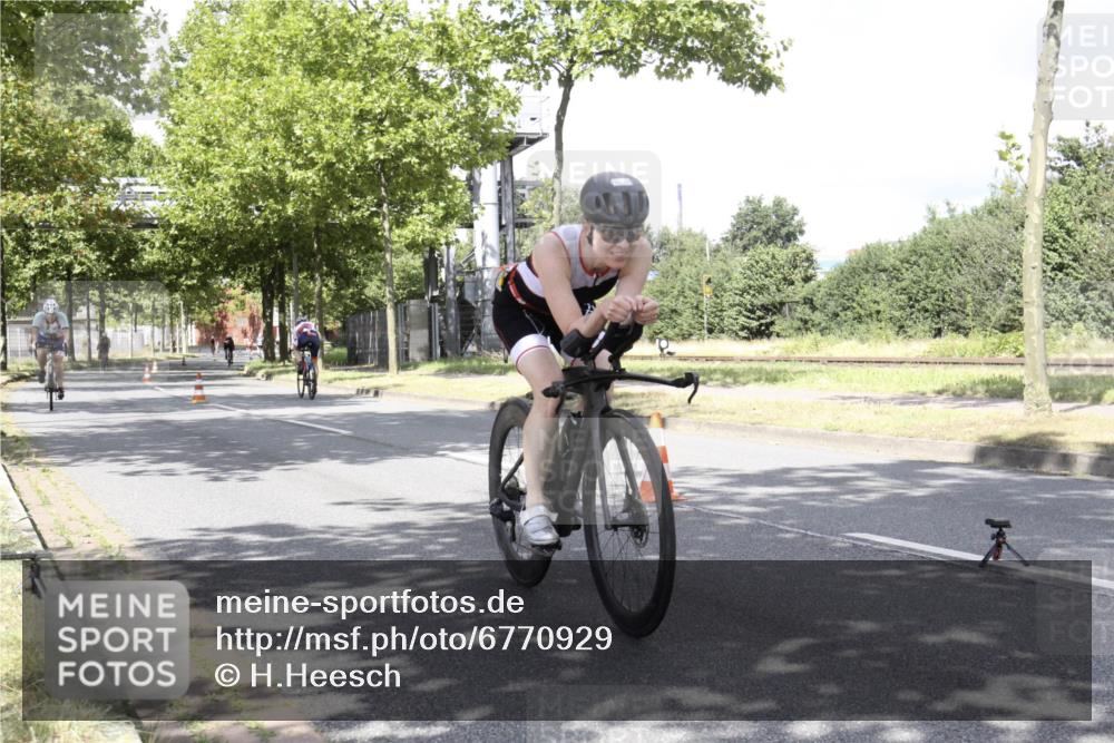 11.08.2024 - GEWOBA Citytriathlon Bremen H.Heesch http://msf.ph/oto/6770929 11.08.2024 12:20:24 Radfahren 770, 836, 890, 903, 911, 927, 995, 1029 meine-sportfotos.de