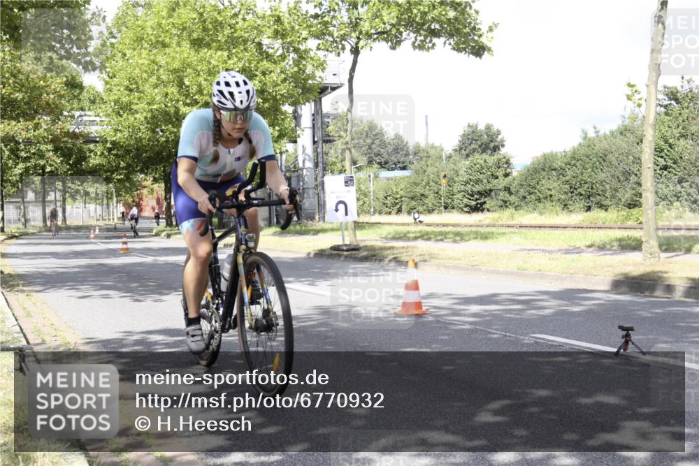 11.08.2024 - GEWOBA Citytriathlon Bremen H.Heesch http://msf.ph/oto/6770932 11.08.2024 12:20:26 Radfahren 759, 770, 836, 890, 903, 927, 995, 1029 meine-sportfotos.de