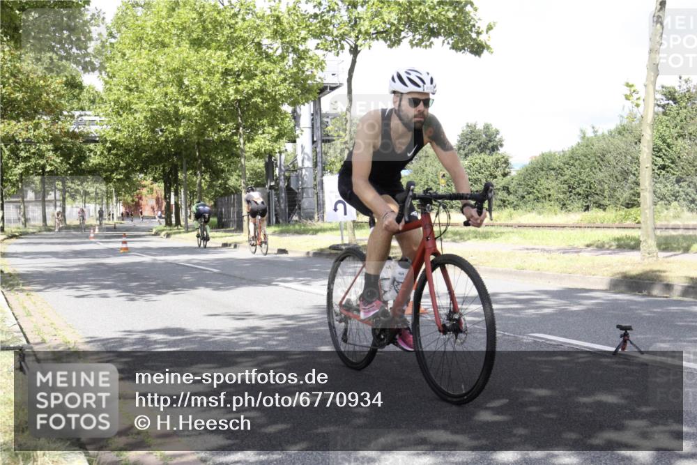 11.08.2024 - GEWOBA Citytriathlon Bremen H.Heesch http://msf.ph/oto/6770934 11.08.2024 12:20:31 Radfahren 759, 836, 890, 903, 927, 995, 1029 meine-sportfotos.de