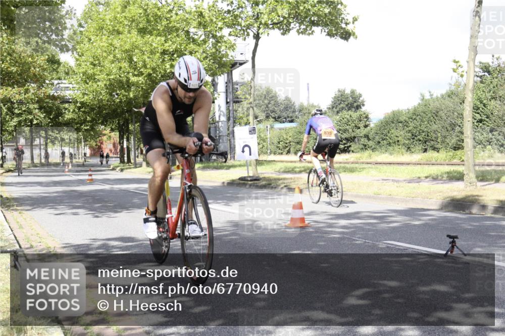 11.08.2024 - GEWOBA Citytriathlon Bremen H.Heesch http://msf.ph/oto/6770940 11.08.2024 12:20:38 Radfahren 759, 806, 826, 843, 853, 890, 927, 1029 meine-sportfotos.de