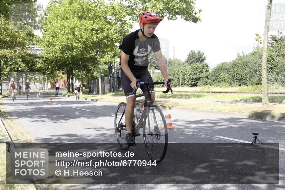11.08.2024 - GEWOBA Citytriathlon Bremen H.Heesch http://msf.ph/oto/6770944 11.08.2024 12:20:41 Radfahren 759, 806, 826, 843, 853, 890, 927 meine-sportfotos.de