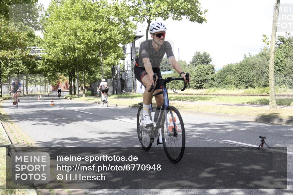11.08.2024 - GEWOBA Citytriathlon Bremen H.Heesch http://msf.ph/oto/6770948 11.08.2024 12:20:45 Radfahren 759, 806, 826, 843, 853, 927 meine-sportfotos.de