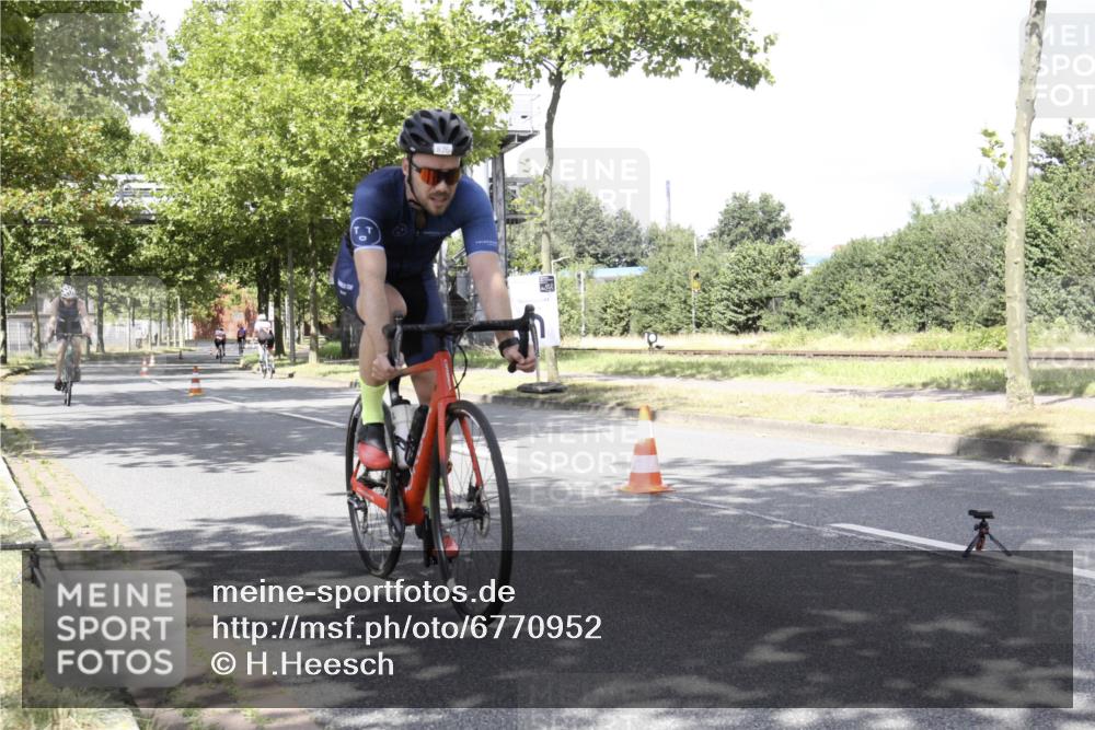 11.08.2024 - GEWOBA Citytriathlon Bremen H.Heesch http://msf.ph/oto/6770952 11.08.2024 12:20:46 Radfahren 759, 806, 826, 843, 853, 927 meine-sportfotos.de