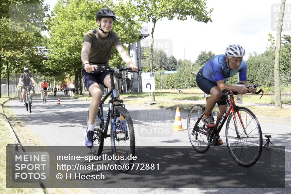 11.08.2024 - GEWOBA Citytriathlon Bremen H.Heesch http://msf.ph/oto/6772881 11.08.2024 13:18:19 Radfahren 213, 407, 451, 526, 533, 535, 540, 557, 629, xxx meine-sportfotos.de