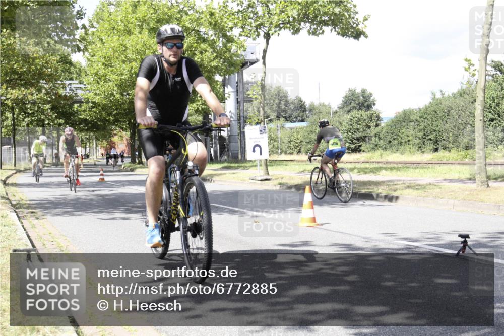 11.08.2024 - GEWOBA Citytriathlon Bremen H.Heesch http://msf.ph/oto/6772885 11.08.2024 13:18:21 Radfahren 213, 407, 451, 526, 533, 535, 540, 557, 629, xxx meine-sportfotos.de