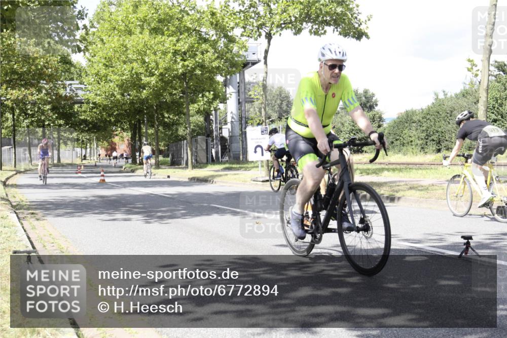 11.08.2024 - GEWOBA Citytriathlon Bremen H.Heesch http://msf.ph/oto/6772894 11.08.2024 13:18:23 Radfahren 213, 407, 451, 526, 533, 540, 557, 629, xxx, 702 meine-sportfotos.de