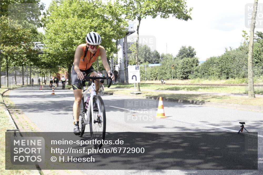11.08.2024 - GEWOBA Citytriathlon Bremen H.Heesch http://msf.ph/oto/6772900 11.08.2024 13:18:28 Radfahren 407, 451, 507, 533, 540, 557, 629, xxx, 695, 702 meine-sportfotos.de