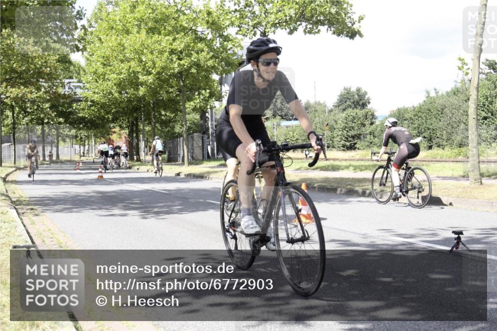 11.08.2024 - GEWOBA Citytriathlon Bremen H.Heesch http://msf.ph/oto/6772903 11.08.2024 13:18:35 Radfahren 407, 507, 533, 546, 629, 646, xxx, 695, 702 meine-sportfotos.de