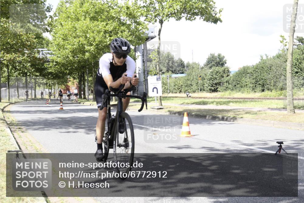 11.08.2024 - GEWOBA Citytriathlon Bremen H.Heesch http://msf.ph/oto/6772912 11.08.2024 13:18:41 Radfahren xxx, 405, 489, 507, 546, 646, 695, 702 meine-sportfotos.de