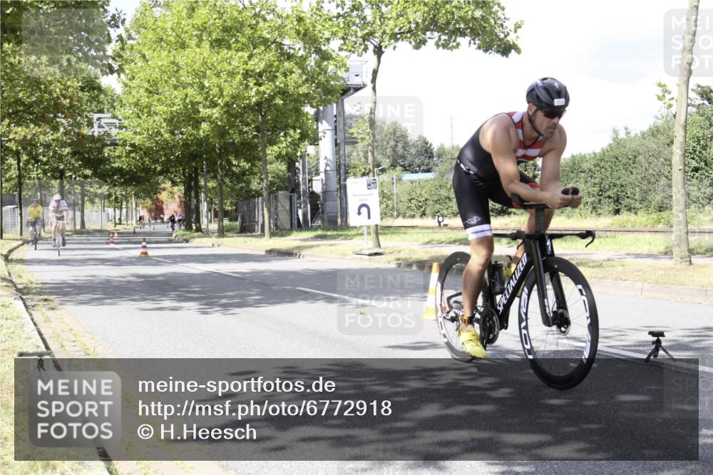 11.08.2024 - GEWOBA Citytriathlon Bremen H.Heesch http://msf.ph/oto/6772918 11.08.2024 13:18:48 Radfahren xxx, 405, 489, 507, 546, 591, 646, 688, 695 meine-sportfotos.de